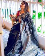 Vastra Rushita Black