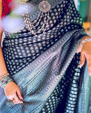 Vastra Rushita Black
