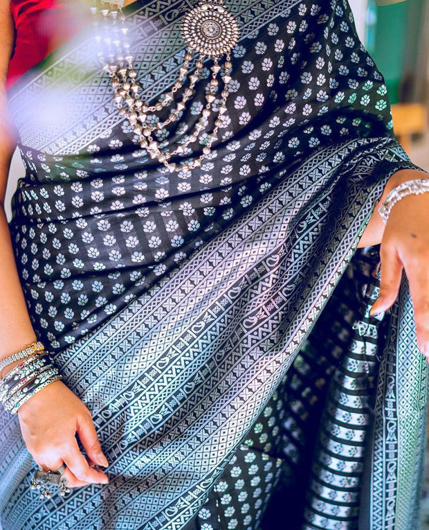 Vastra Rushita Black