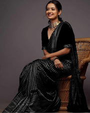 Vastra Rushita Black