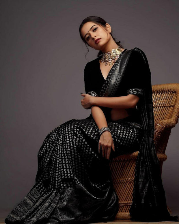 Vastra Rushita Black