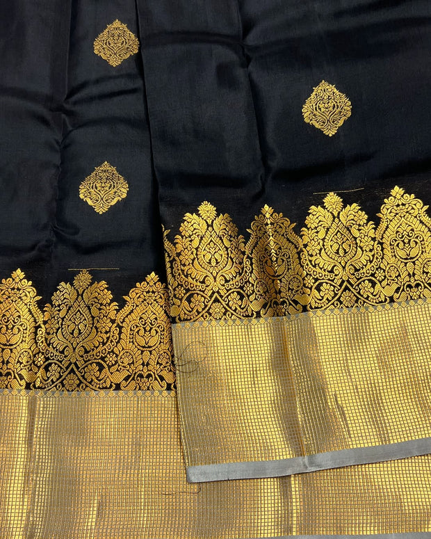 Vastra Creations Banarasi Soft Silk Saree with Unstitched Blouse